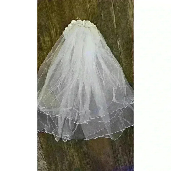 Vintage Beaded Wedding Gown Long Train And Veil Prestige Size Medium - Picture 9 of 10